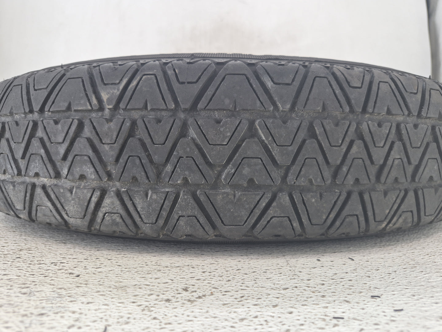 2001-2007 Chrysler Town & Country Spare Donut Tire Wheel Rim Oem 1462471 - Oemusedautoparts1.com