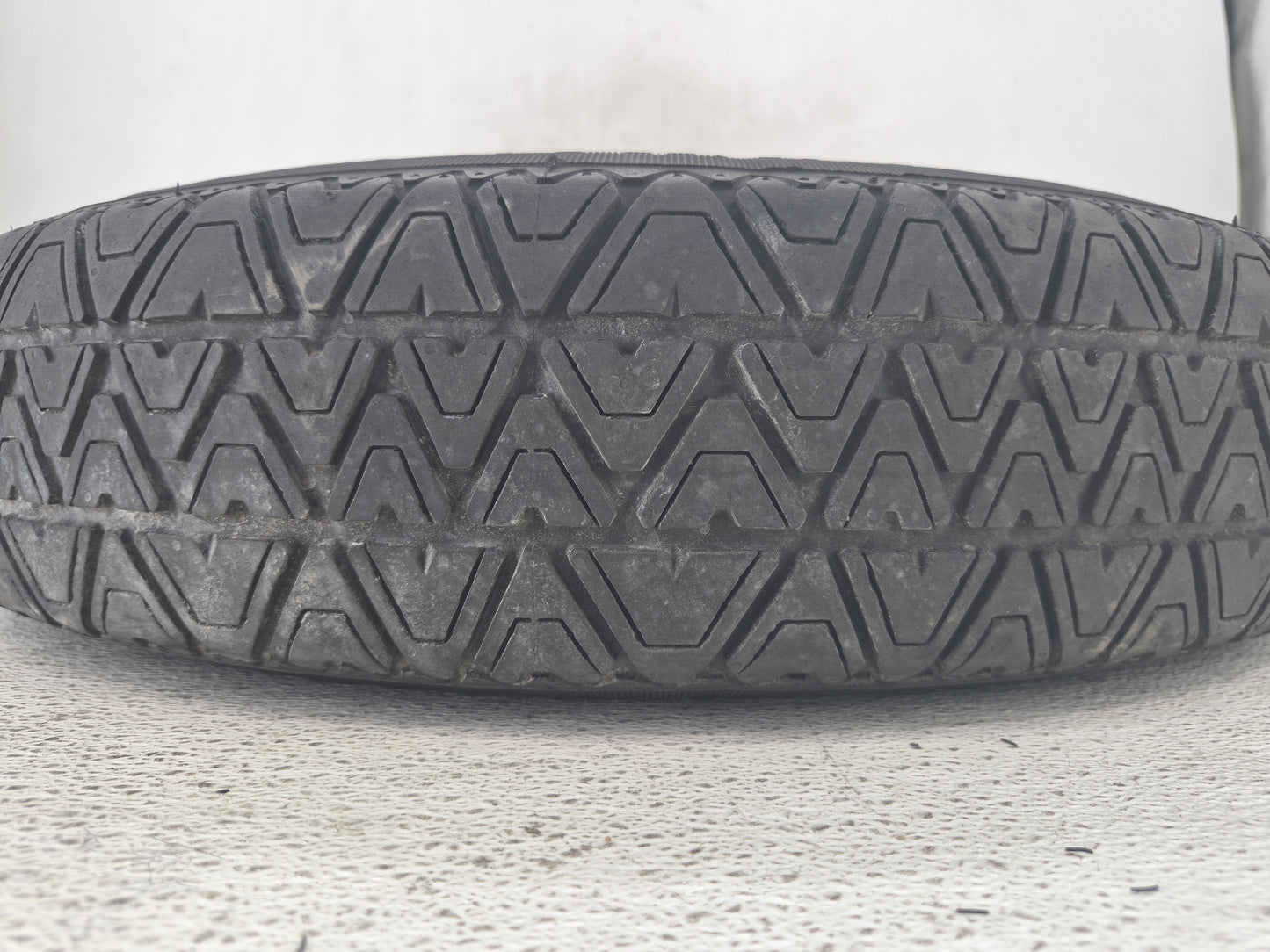 2001-2007 Chrysler Town & Country Spare Donut Tire Wheel Rim Oem 1462471 - Oemusedautoparts1.com