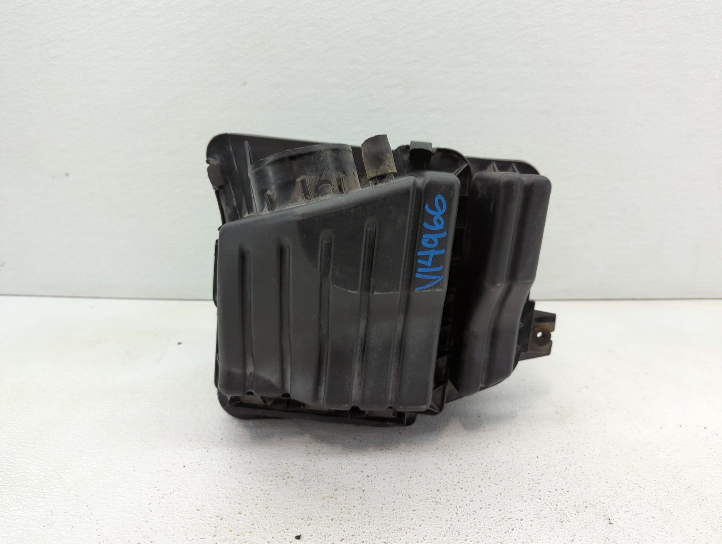 2001-2007 Chrysler Town & Country Air Cleaner Intake-duct Hose Tube - Oemusedautoparts1.com