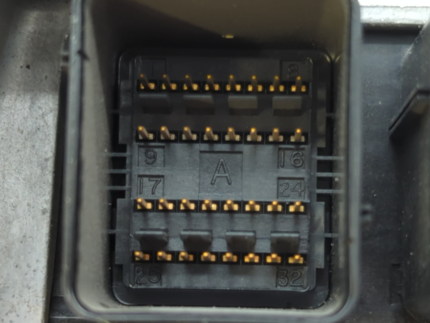 2006 Chrysler Town & Country Chassis Control Module Ccm Bcm Body Control - Oemusedautoparts1.com