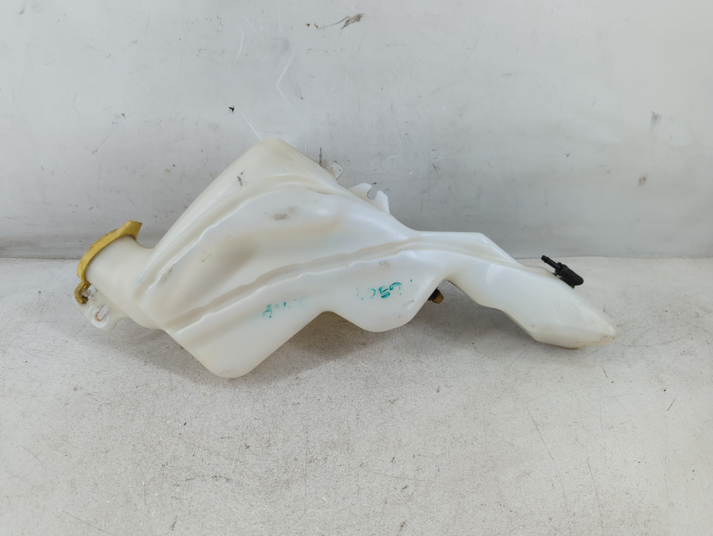 2007-2012 Dodge Caliber Windshield Washer Fluid Reservoir Bottle Oem - Oemusedautoparts1.com