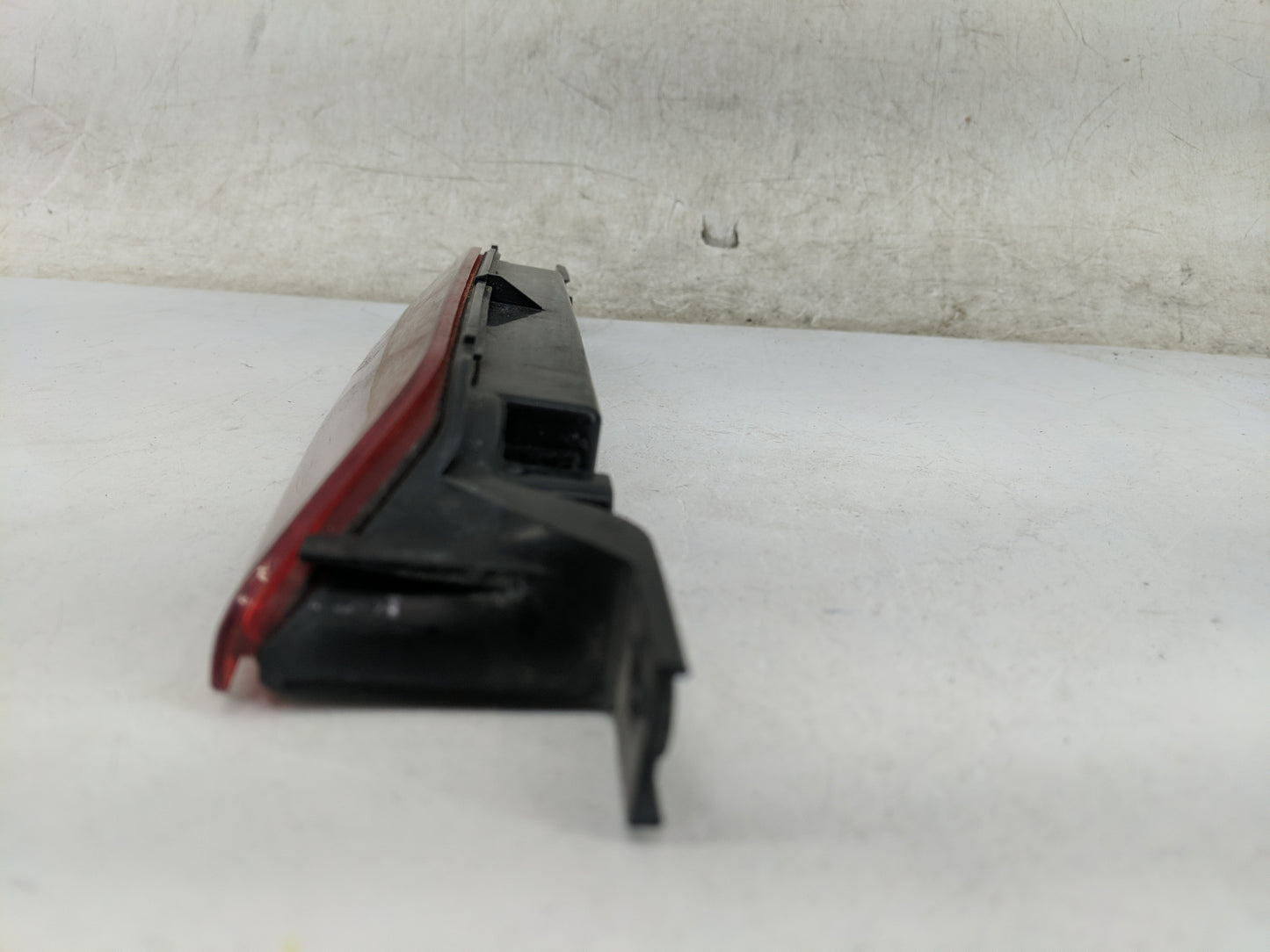 2007 Dodge Caliber Rear Center Lid Brake Light Tail Light Fits OEM Used Auto Parts - Oemusedautoparts1.com