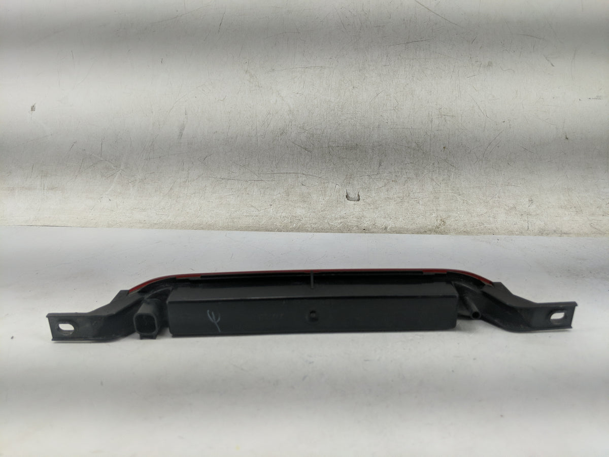 2007 Dodge Caliber Rear Center Lid Brake Light Tail Light Fits OEM Used Auto Parts - Oemusedautoparts1.com
