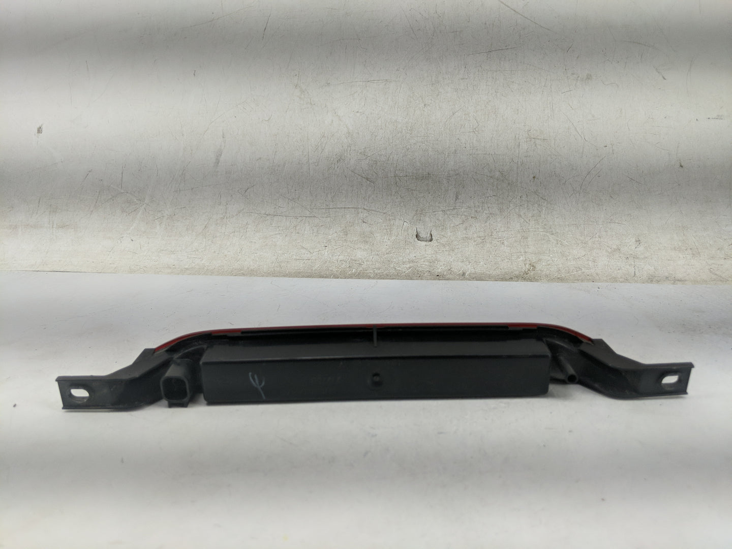 2007 Dodge Caliber Rear Center Lid Brake Light Tail Light Fits OEM Used Auto Parts - Oemusedautoparts1.com