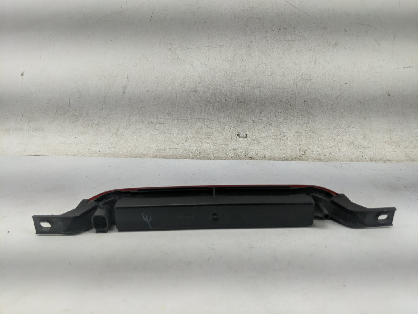 2007 Dodge Caliber Rear Center Lid Brake Light Tail Light Fits OEM Used Auto Parts - Oemusedautoparts1.com