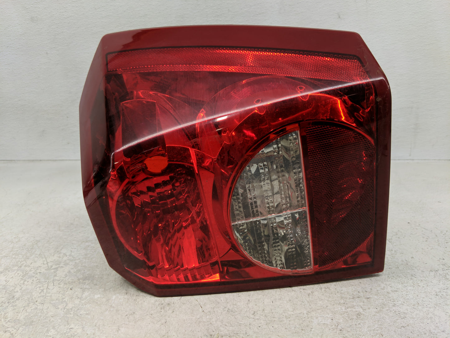 2007 Dodge Caliber Tail Light Assembly Passenger Right OEM P/N:0530388CA 05303752 A Fits OEM Used Auto Parts - Oemusedautopa
