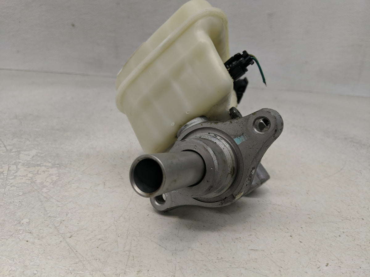 2007-2012 Dodge Caliber Brake Master Cylinder 1312063 - Oemusedautoparts1.com