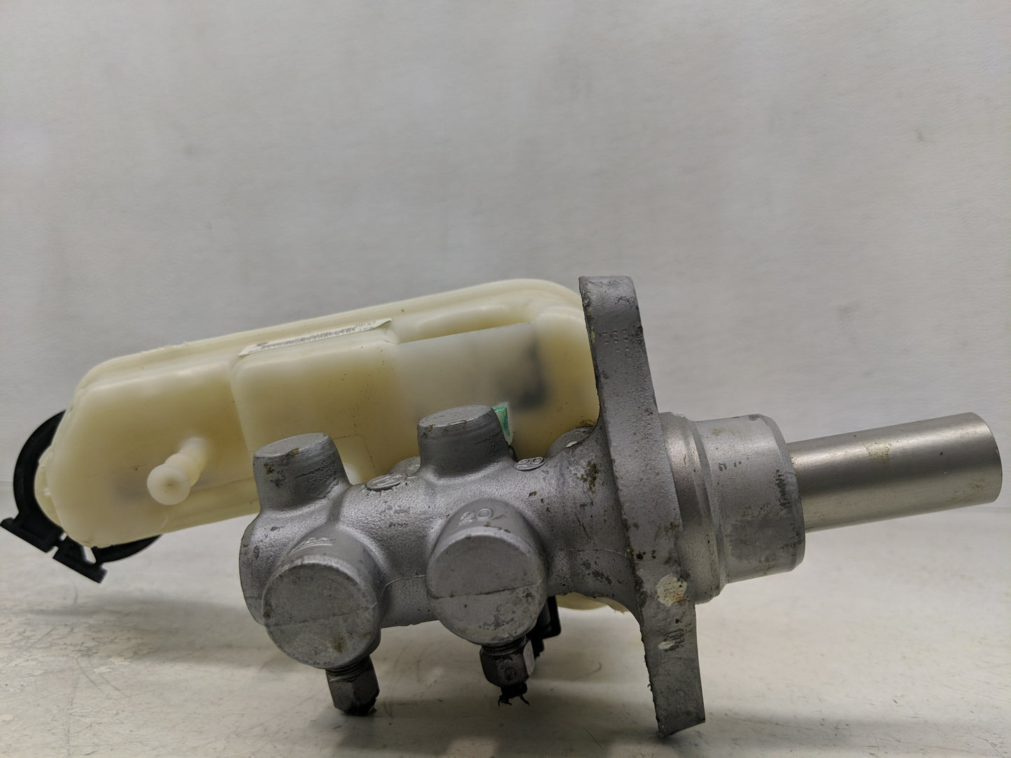 2007-2012 Dodge Caliber Brake Master Cylinder 1312063 - Oemusedautoparts1.com
