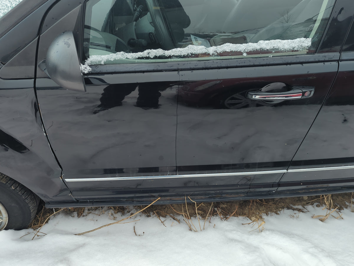 2007-2010 Dodge Caliber Driver Front Door Oem 1352102 - Oemusedautoparts1.com