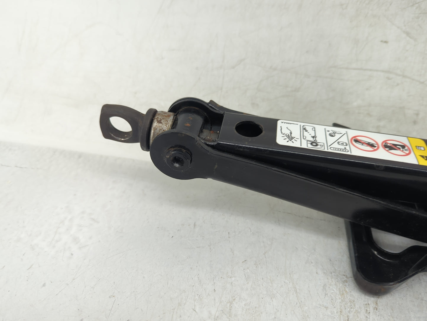 2007 Dodge Caliber Spare Scissor Car Jack 1416030 - Oemusedautoparts1.com