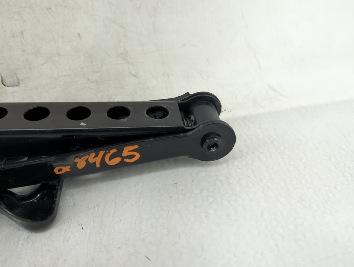 2007 Dodge Caliber Spare Scissor Car Jack 1416030 - Oemusedautoparts1.com