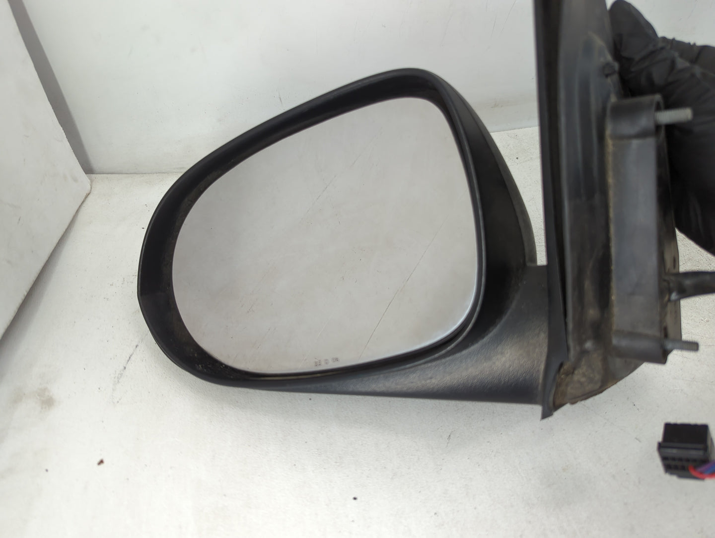 2007-2012 Dodge Caliber Driver Left Side View Manual Door Mirror - Oemusedautoparts1.com