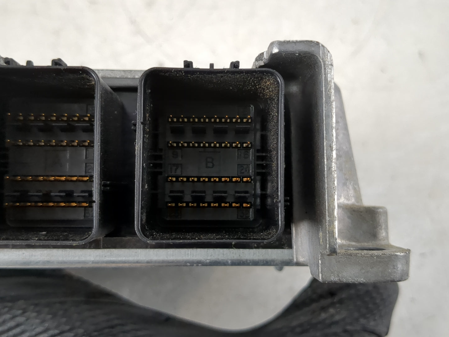 2006-2007 Dodge Caravan Body Control Module Bcm Inner Cabin Fuse Box - Oemusedautoparts1.com