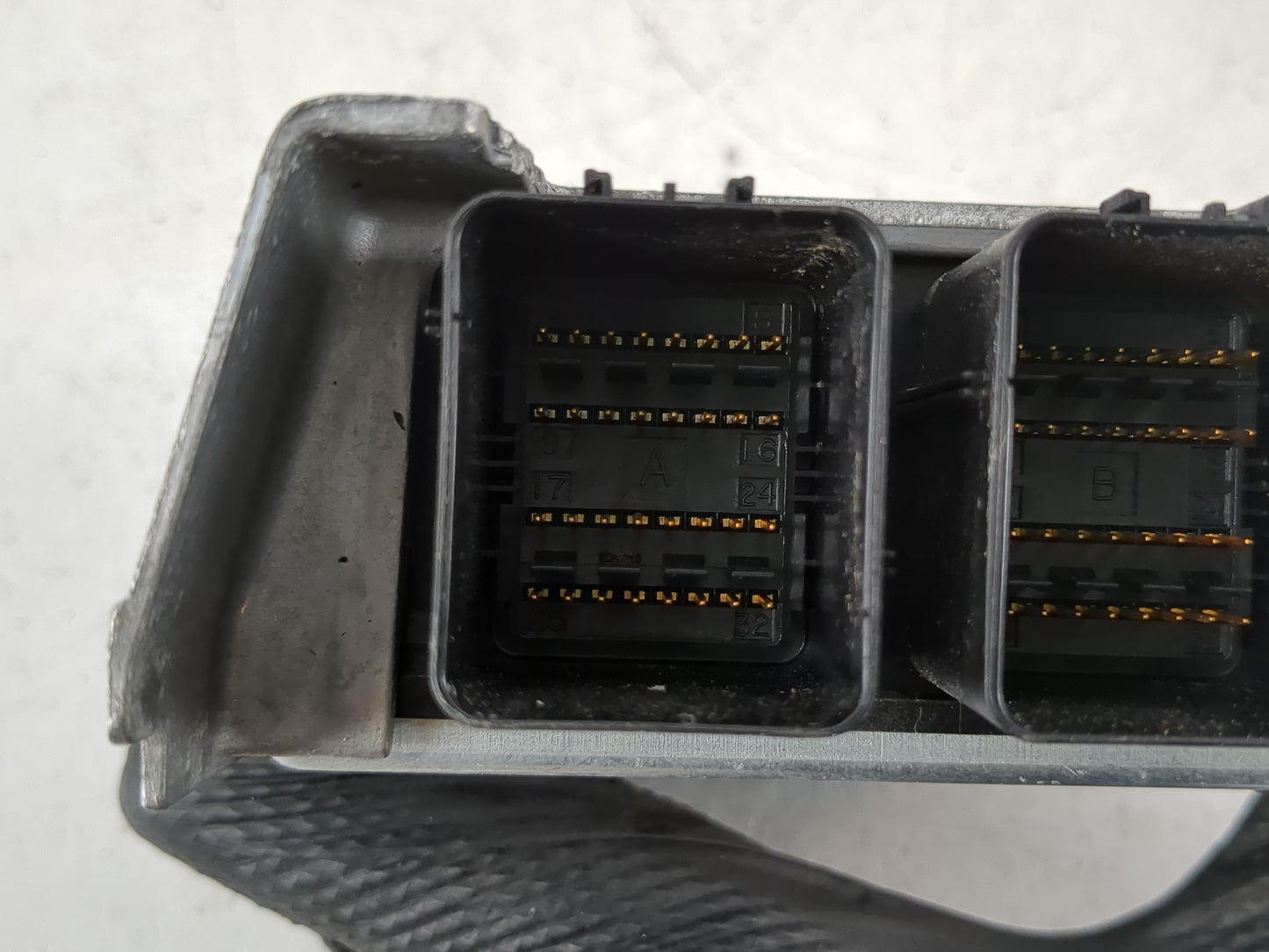 2006-2007 Dodge Caravan Body Control Module Bcm Inner Cabin Fuse Box - Oemusedautoparts1.com