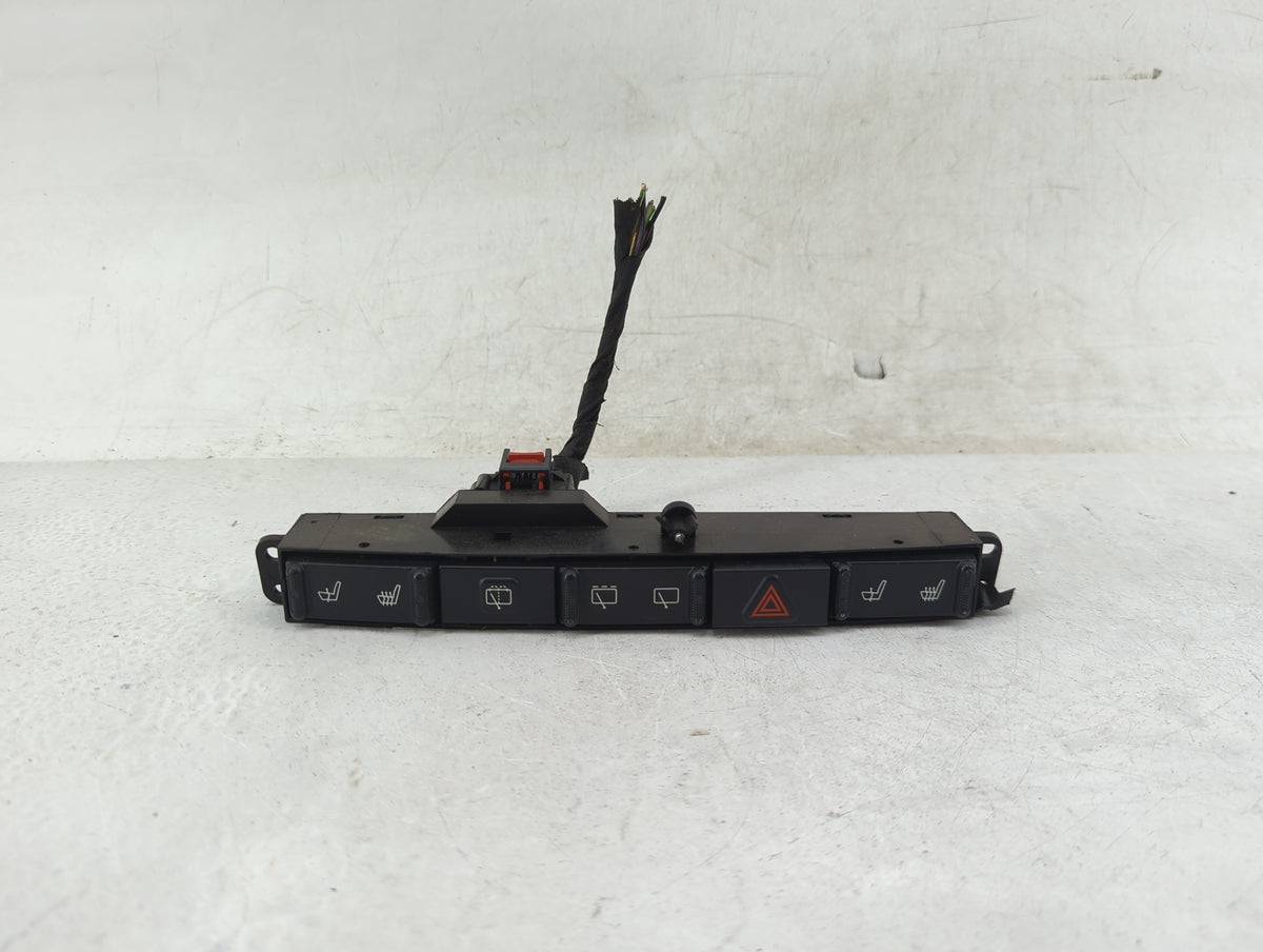 2007 Dodge Caravan Hazard Switch 028821615|746-77463 |04685842aa - Oemusedautoparts1.com