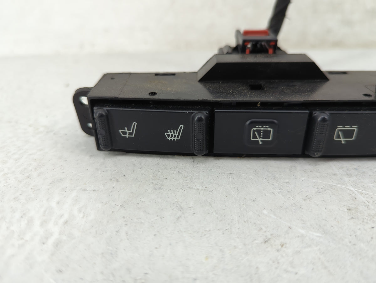 2007 Dodge Caravan Hazard Switch 028821615|746-77463 |04685842aa - Oemusedautoparts1.com