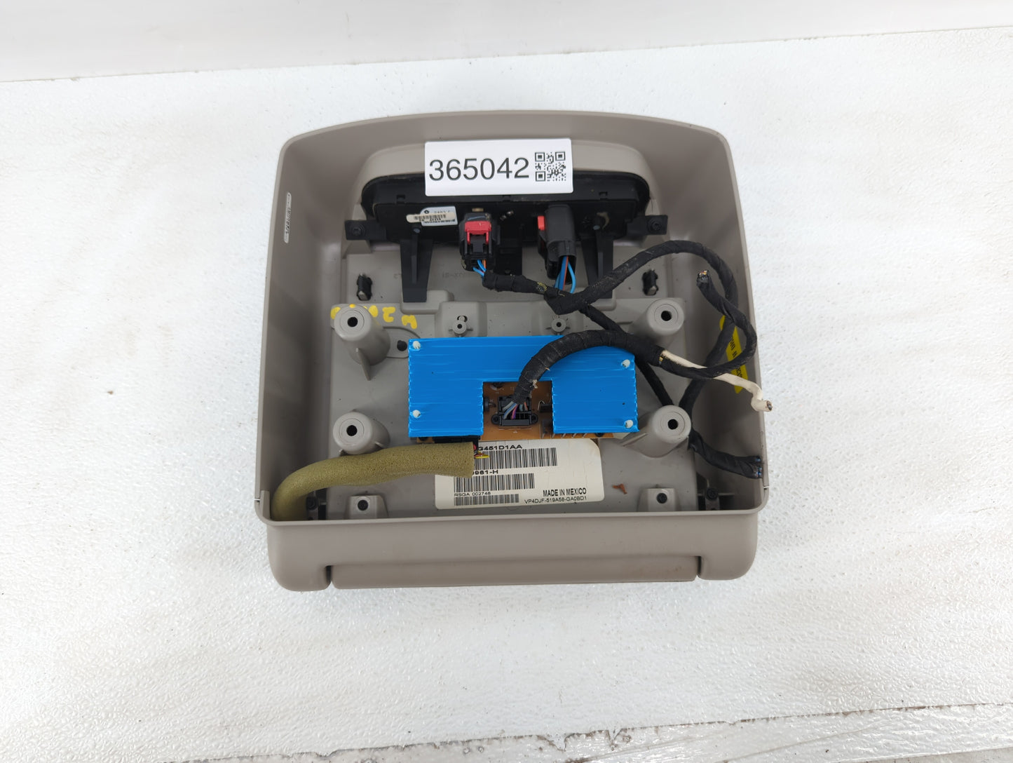 2007 Dodge Caravan Overhead Console W/rear Climate Control Light Beige - Oemusedautoparts1.com