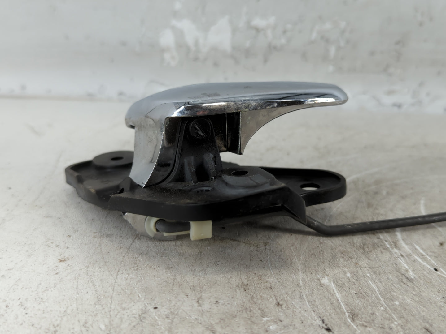2007 Dodge Caravan Drivers Side Inside Front Door Handle Oem - Oemusedautoparts1.com