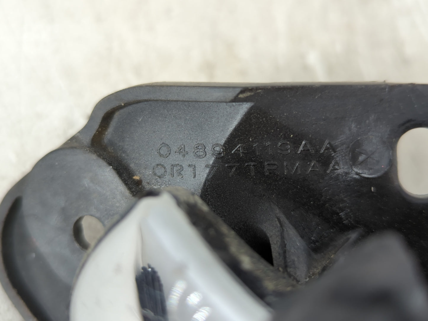 2007 Dodge Caravan Drivers Side Inside Front Door Handle Oem - Oemusedautoparts1.com