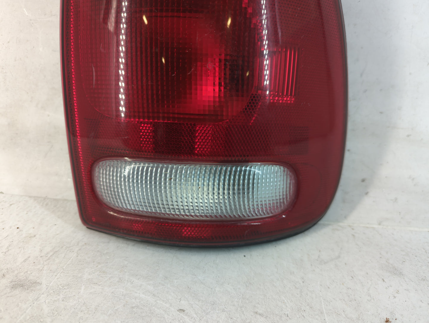 2004-2007 Dodge Caravan Tail Light Assembly Passenger Right OEM P/N:3934-04A-PM DC 19284 Fits Fits 2004 2005 2006 2007 OEM U