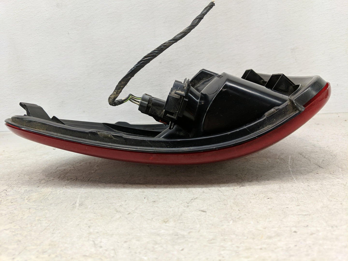 2004-2007 Dodge Caravan Tail Light Assembly Driver Left OEM Fits Fits 2004 2005 2006 2007 OEM Used Auto Parts - Oemusedautop