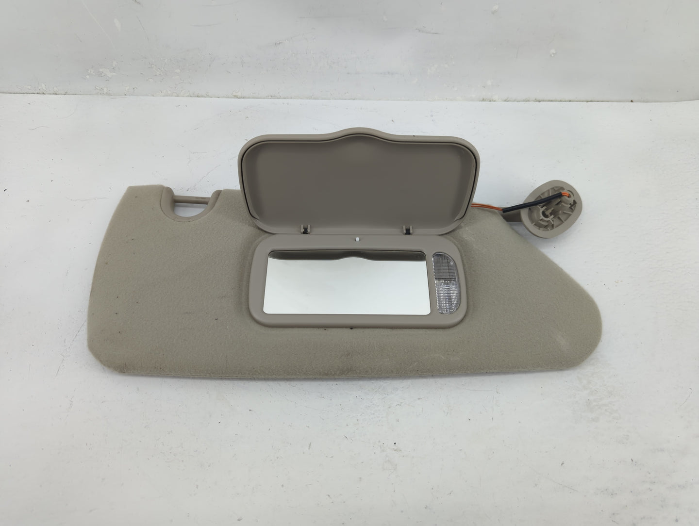 2004-2007 Dodge Caravan Sun Visor Shade Replacement Passenger Right Mirror Fits Fits 2004 2005 2006 2007 OEM Used Auto Parts