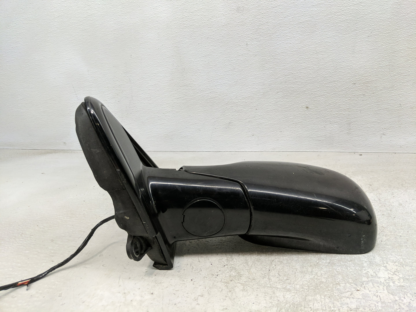 2005-2007 Dodge Caravan Driver Side View Mirror - Left Door Mirror OEM Used - Oemusedautoparts1.com