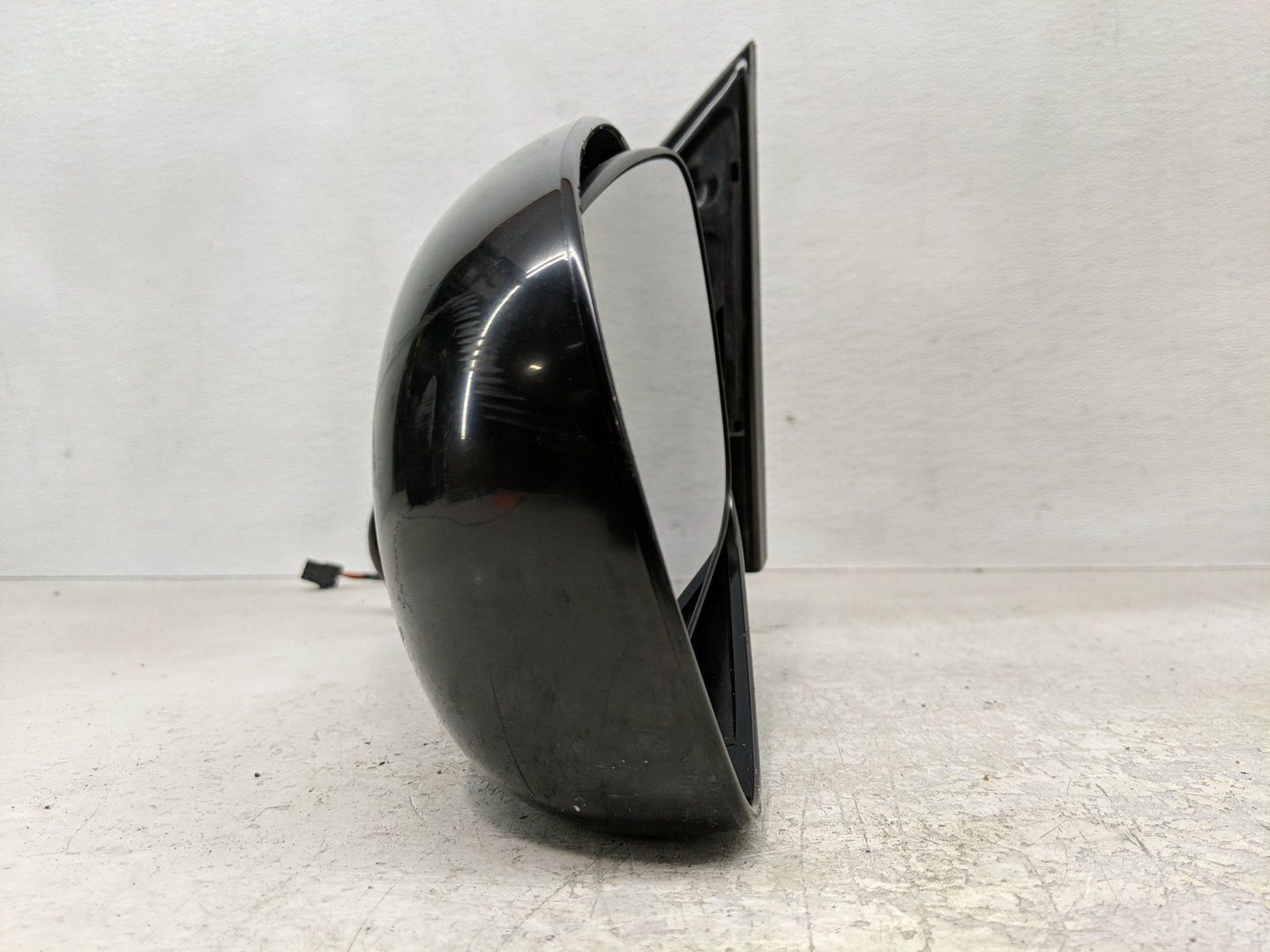 2005-2007 Dodge Caravan Driver Side View Mirror - Left Door Mirror OEM Used - Oemusedautoparts1.com