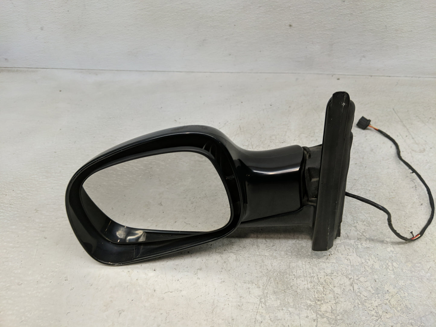 2005-2007 Dodge Caravan Driver Side View Mirror - Left Door Mirror OEM Used - Oemusedautoparts1.com