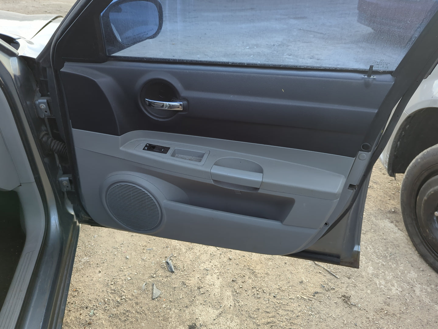 2007 Dodge Charger Front Right Passenger Interior Door Panel Trim - Oemusedautoparts1.com