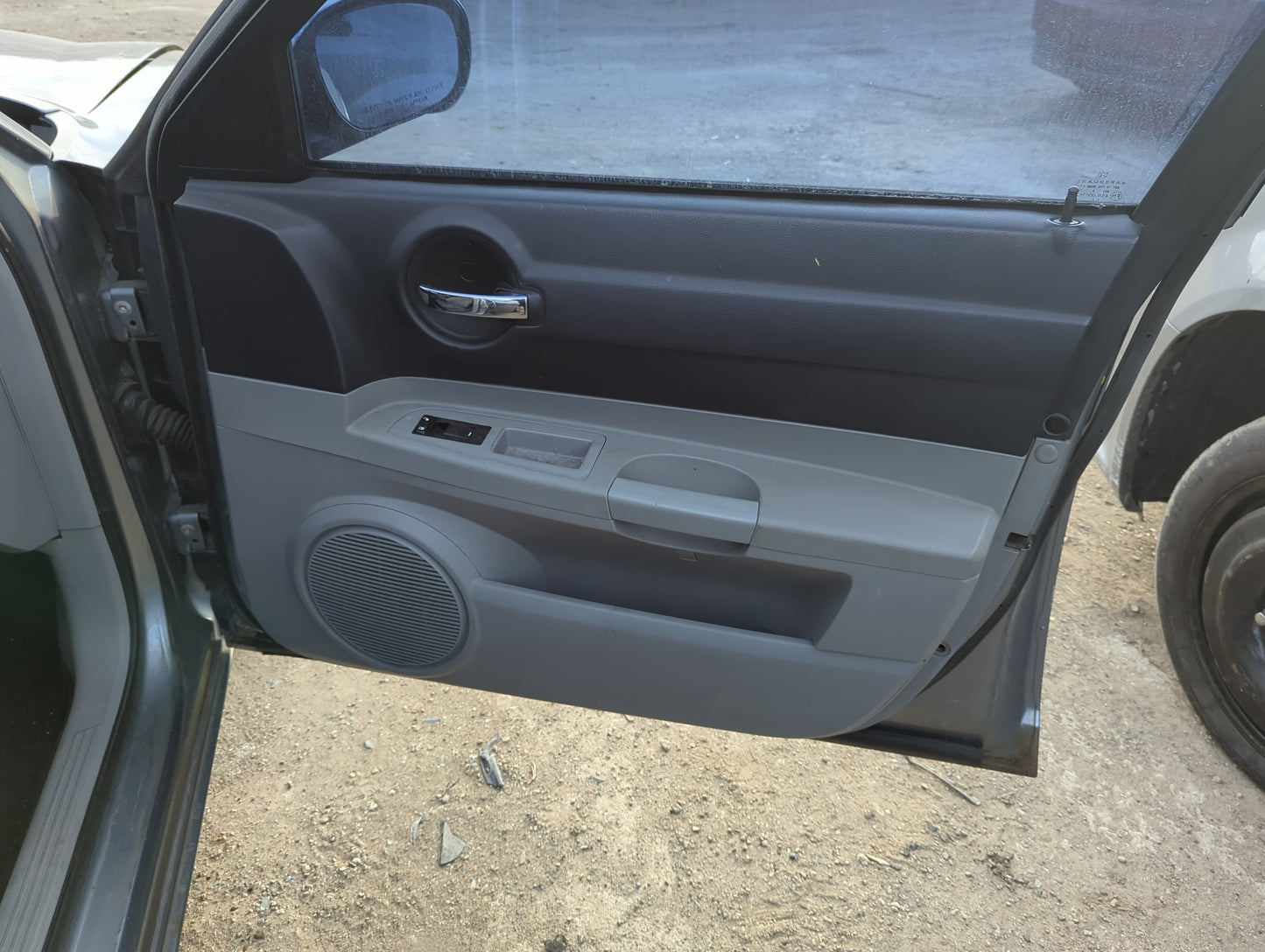 2007 Dodge Charger Front Right Passenger Interior Door Panel Trim - Oemusedautoparts1.com
