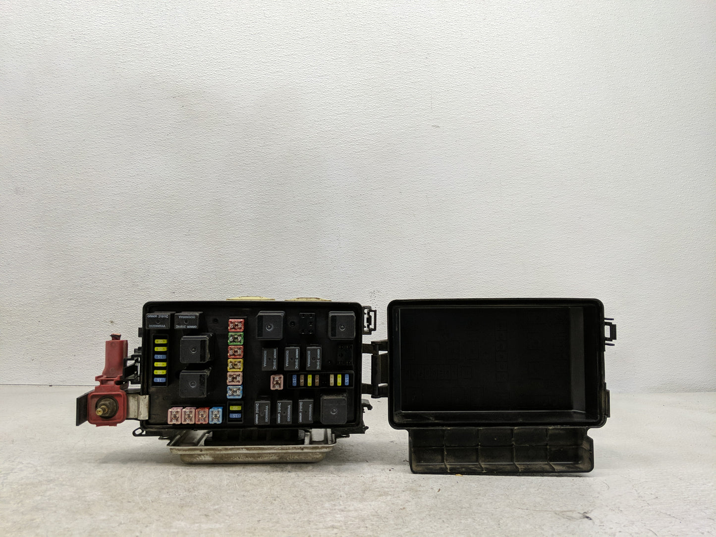 2006-2007 Dodge Charger Fusebox Fuse Box Panel Relay Module Fits Fits 2006 2007 OEM Used Auto Parts - Oemusedautoparts1.com