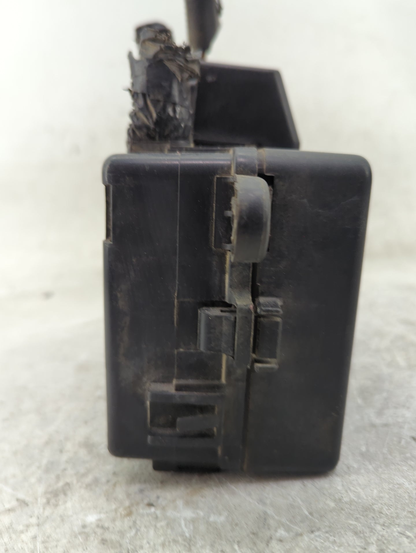 2006-2007 Dodge Charger Fusebox Fuse Box Panel Relay Module P/N:12145286 Fits Fits 2006 2007 OEM Used Auto Parts - Oemusedau