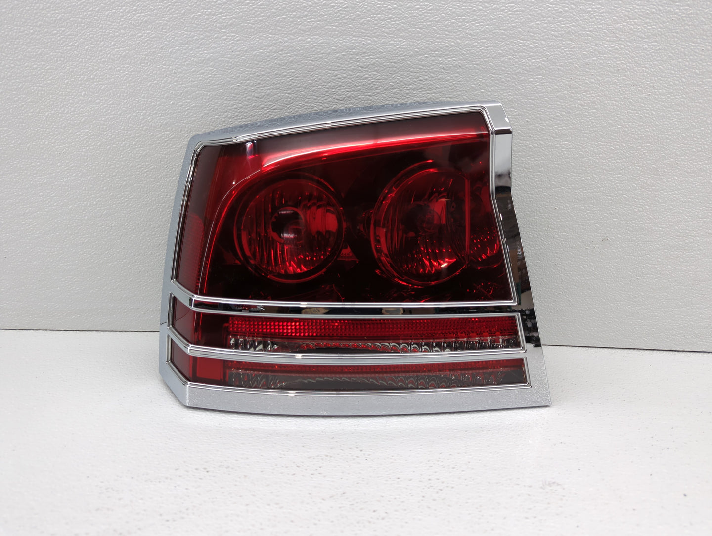 2006-2008 Dodge Charger Tail Light Assembly Driver Left OEM P/N:04805849AD 04805849AB Fits Fits 2006 2007 2008 OEM Used Auto