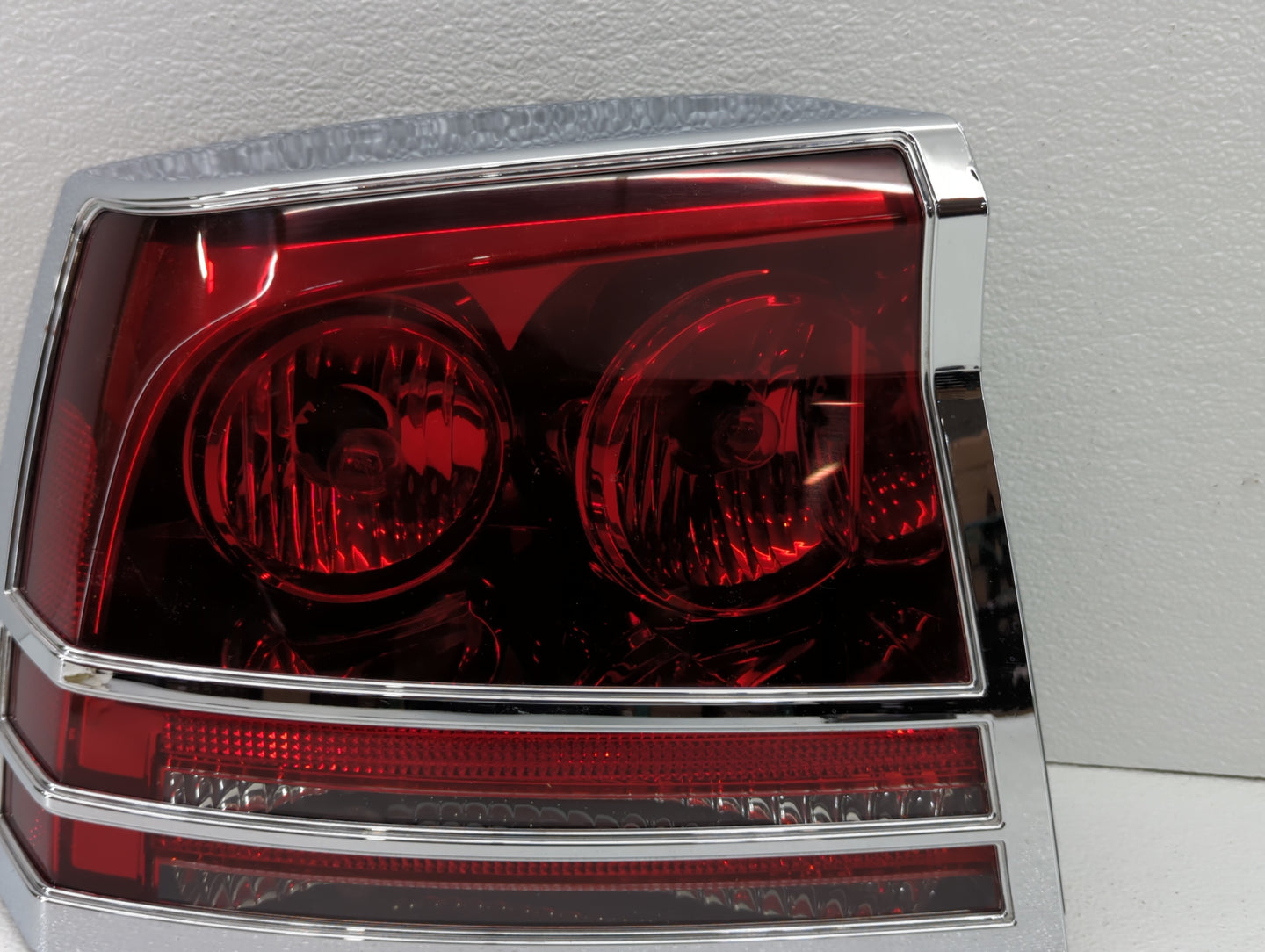 2006-2008 Dodge Charger Tail Light Assembly Driver Left OEM P/N:04805849AD 04805849AB Fits Fits 2006 2007 2008 OEM Used Auto