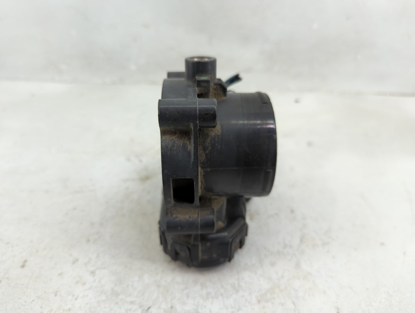 2004-2007 Dodge Dakota Throttle Body P/N:04861661AA Fits Fits 2004 2005 2006 2007 OEM Used Auto Parts - Oemusedautoparts1.co