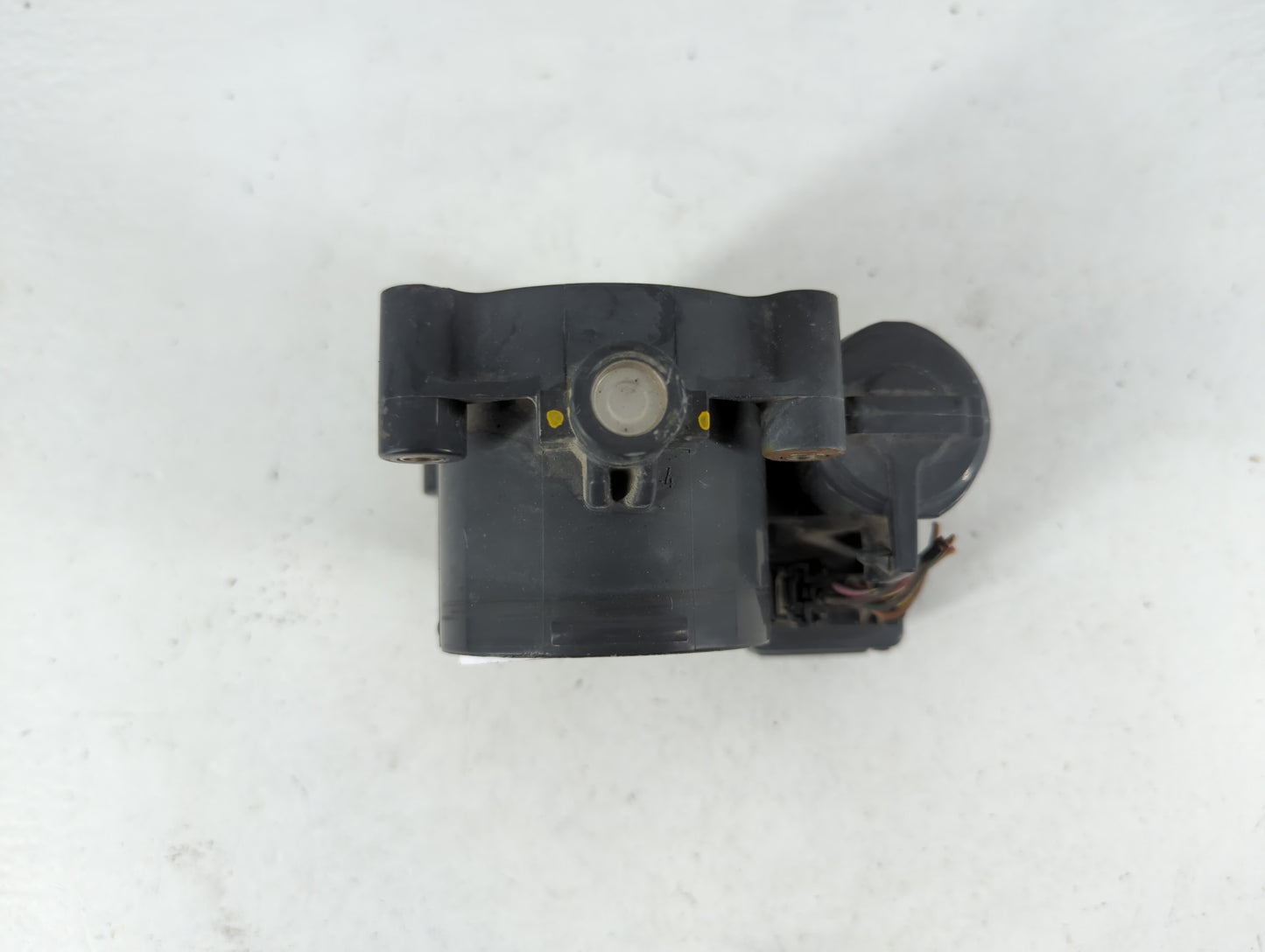 2007-2011 Dodge Dakota Throttle Body P/N:04861661AA Fits Fits 2007 2008 2009 2010 2011 2012 OEM Used Auto Parts - Oemusedaut