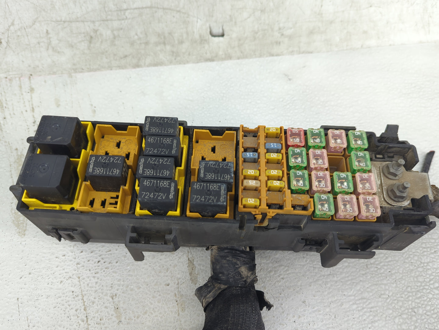 2007-2009 Dodge Durango Fusebox Fuse Box Panel Relay Module P/N:4671168E 72472V Fits Fits 2007 2008 2009 OEM Used Auto Parts