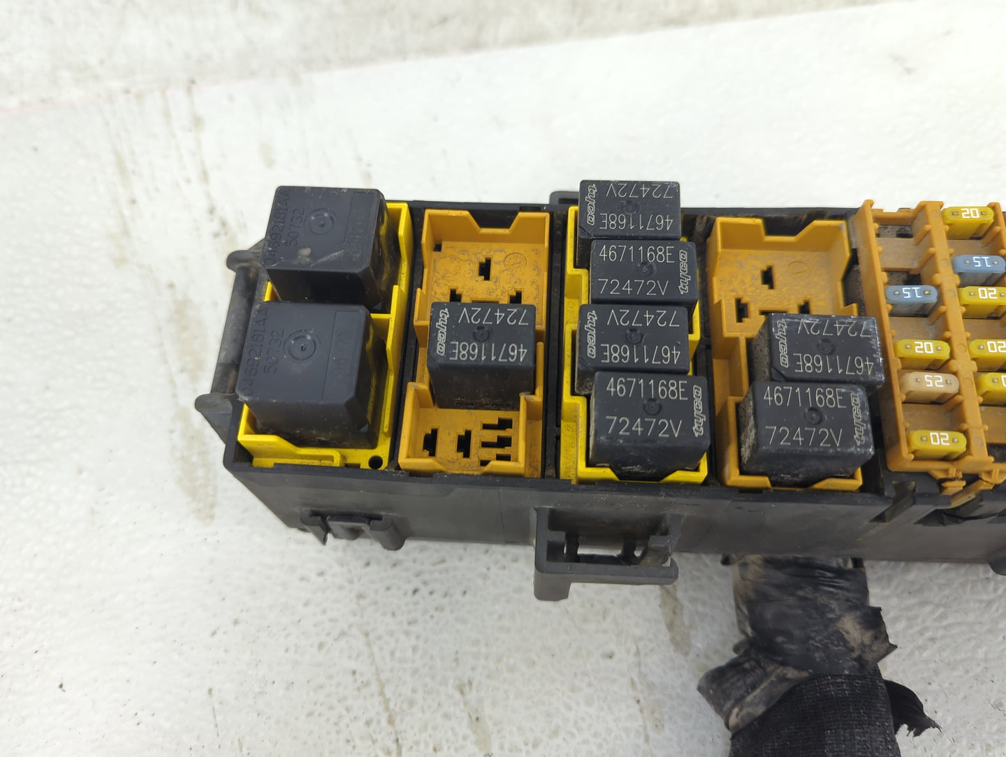 2007-2009 Dodge Durango Fusebox Fuse Box Panel Relay Module P/N:4671168E 72472V Fits Fits 2007 2008 2009 OEM Used Auto Parts