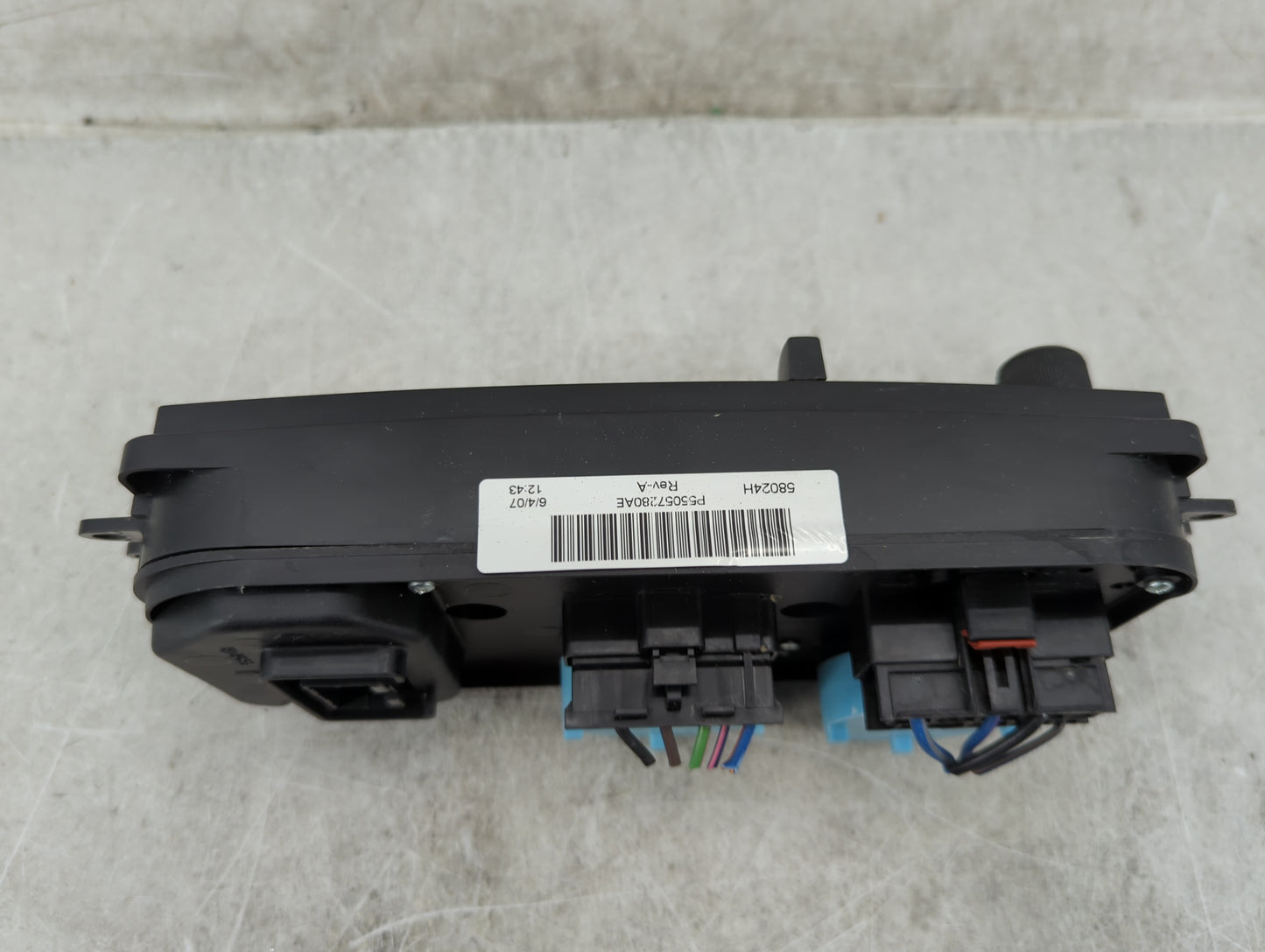 2007 Dodge Durango Climate Control Module Temperature AC/Heater Replacement P/N:P55057280AE Fits OEM Used Auto Parts - Oemus