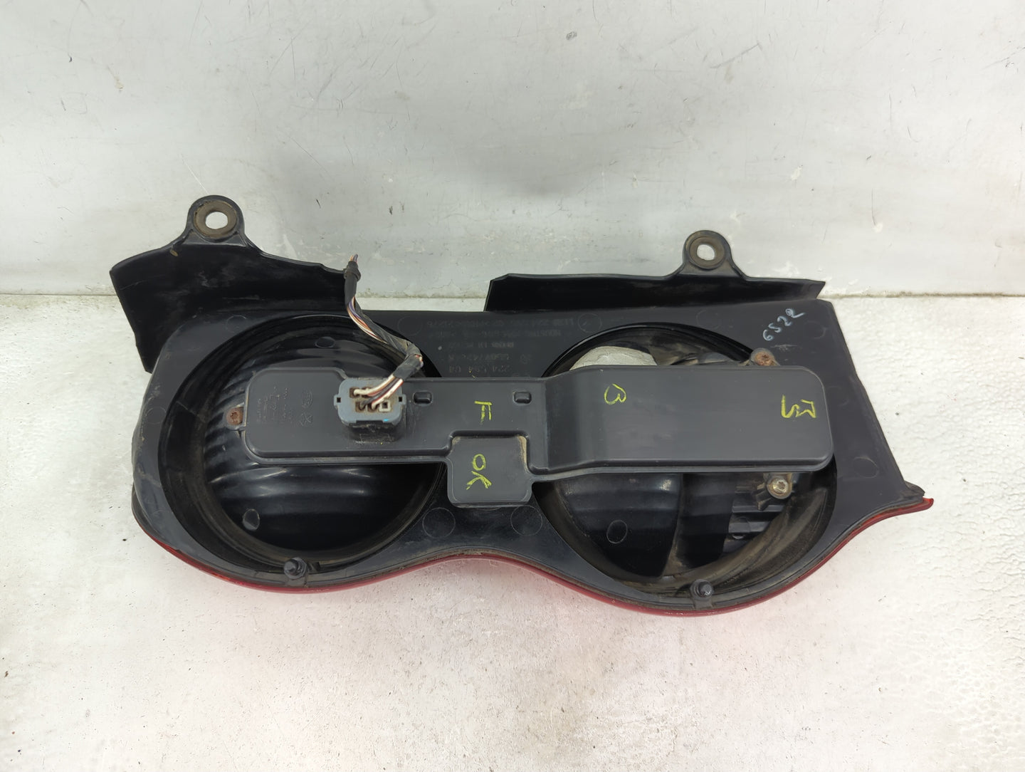 2004-2009 Dodge Durango Tail Light Assembly Passenger Right OEM P/N:55077426AK Fits Fits 2004 2005 2006 2007 2008 2009 OEM U