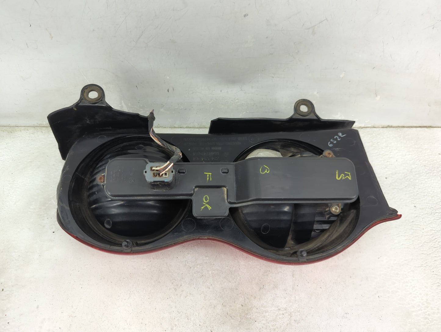 2004-2009 Dodge Durango Tail Light Assembly Passenger Right OEM P/N:55077426AK Fits Fits 2004 2005 2006 2007 2008 2009 OEM U