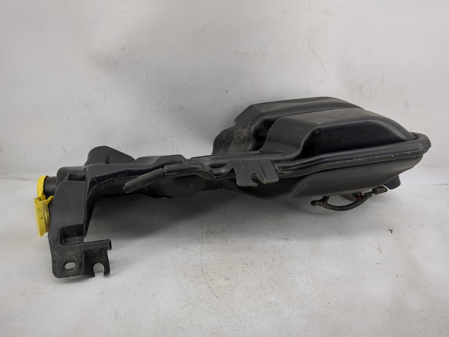 2007-2007 Dodge Durango Windshield Washer Fluid Reservoir Bottle 1482145 - Oemusedautoparts1.com