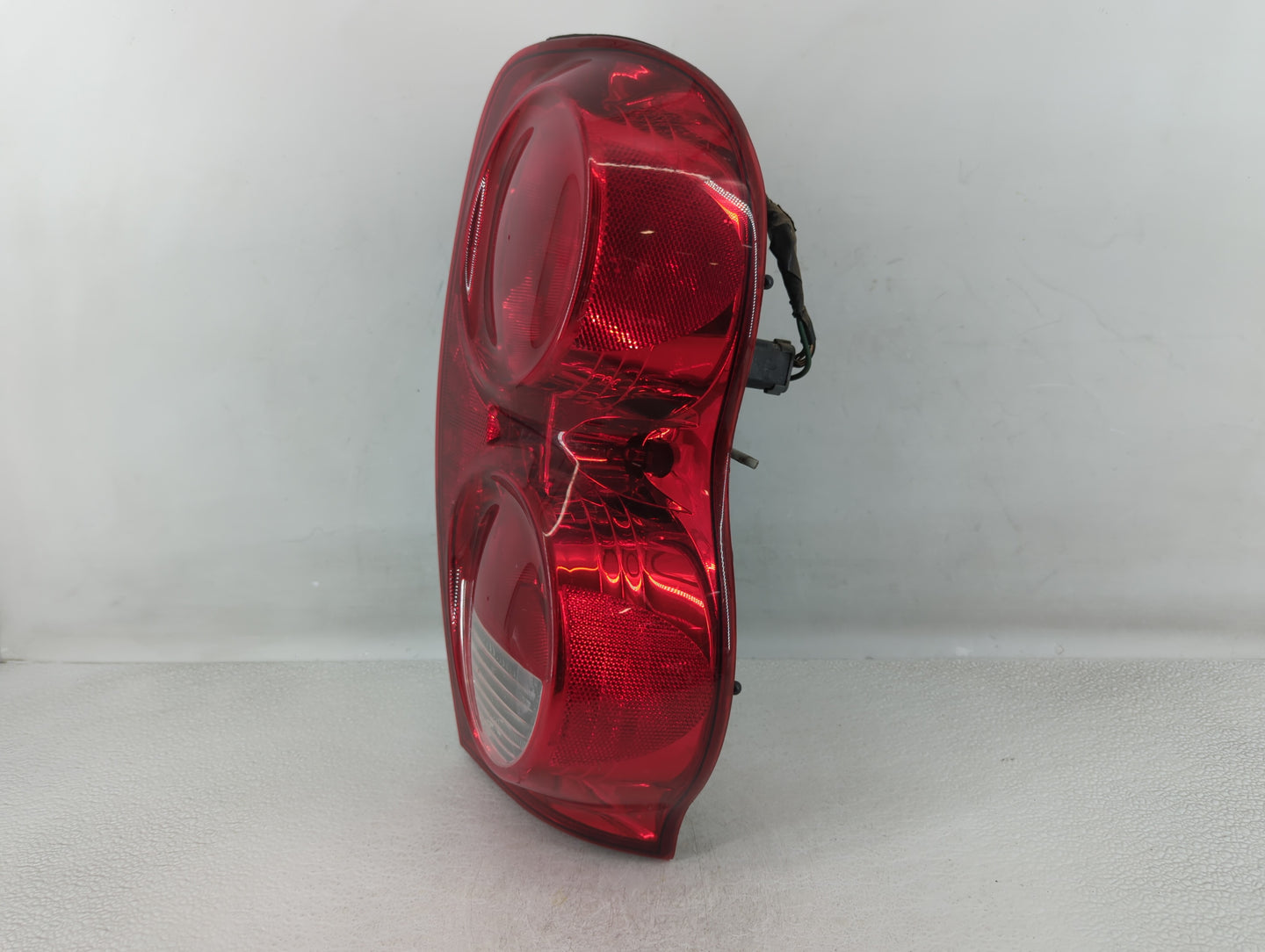 2004-2009 Dodge Durango Tail Light Assembly Passenger Right OEM P/N:55077426AK Fits Fits 2004 2005 2006 2007 2008 2009 OEM U