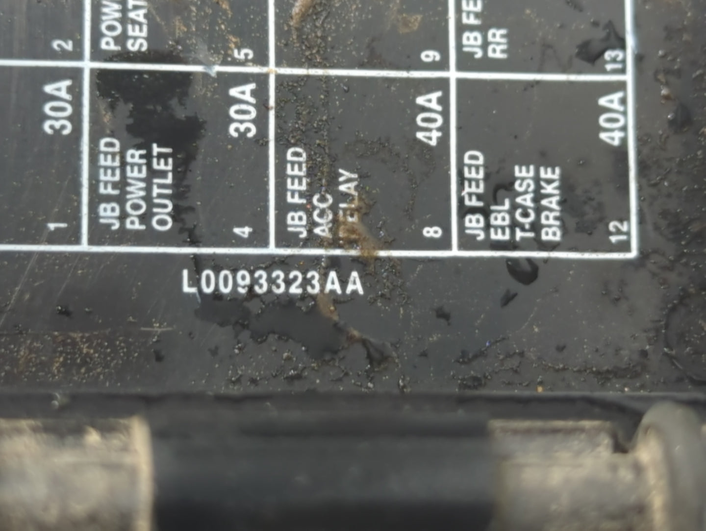 2007-2009 Dodge Durango Fusebox Fuse Box Panel Relay Module P/N:L0093323AA Fits Fits 2007 2008 2009 OEM Used Auto Parts - Oe