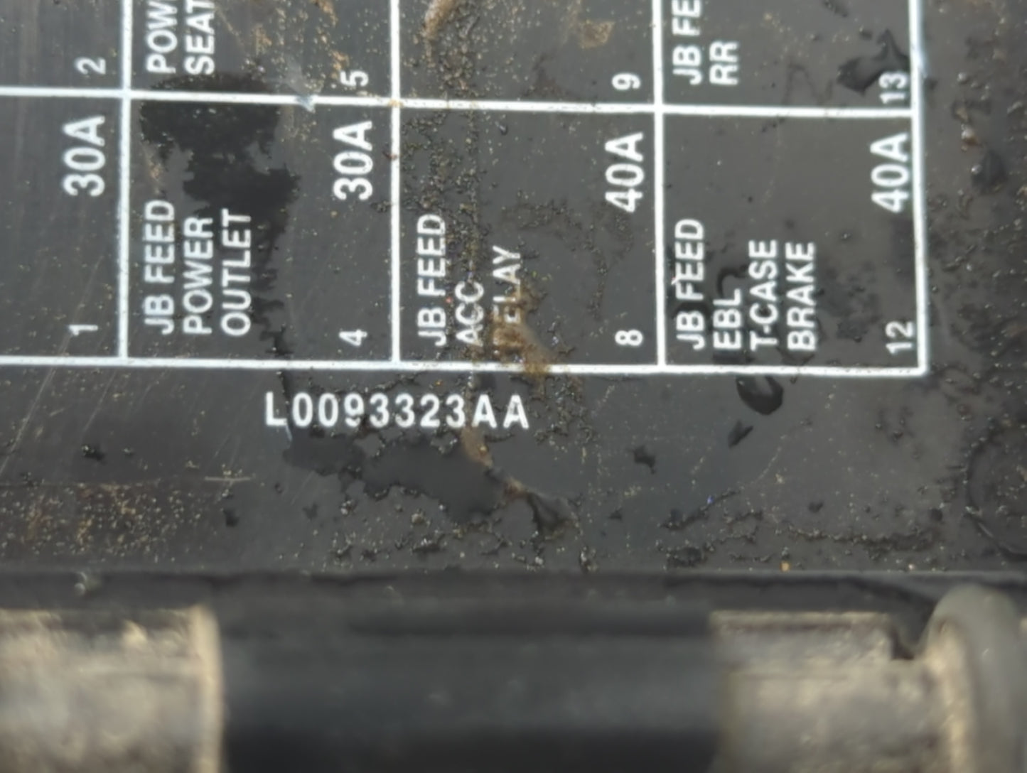 2007-2009 Dodge Durango Fusebox Fuse Box Panel Relay Module P/N:L0093323AA Fits Fits 2007 2008 2009 OEM Used Auto Parts - Oe