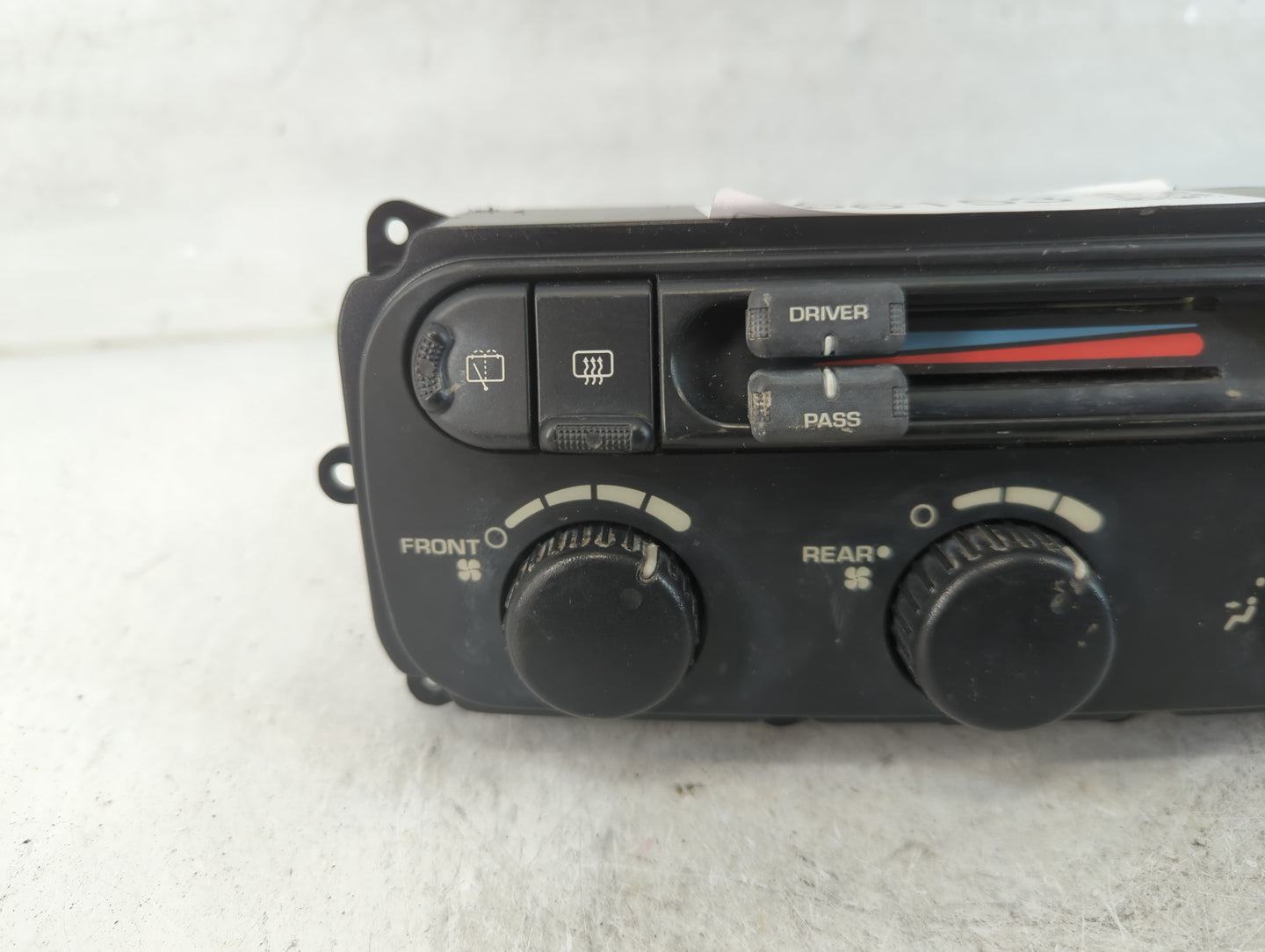 2007 Dodge Grand Caravan Climate Control Module Temperature AC/Heater Replacement P/N:05175359AC A Fits OEM Used Auto Parts 