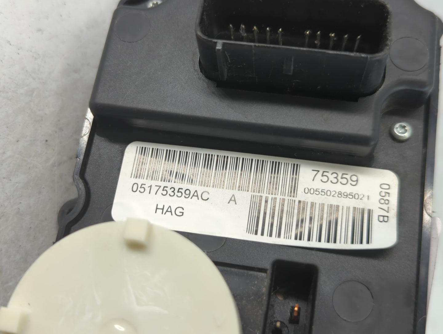 2007 Dodge Grand Caravan Climate Control Module Temperature AC/Heater Replacement P/N:05175359AC A Fits OEM Used Auto Parts 