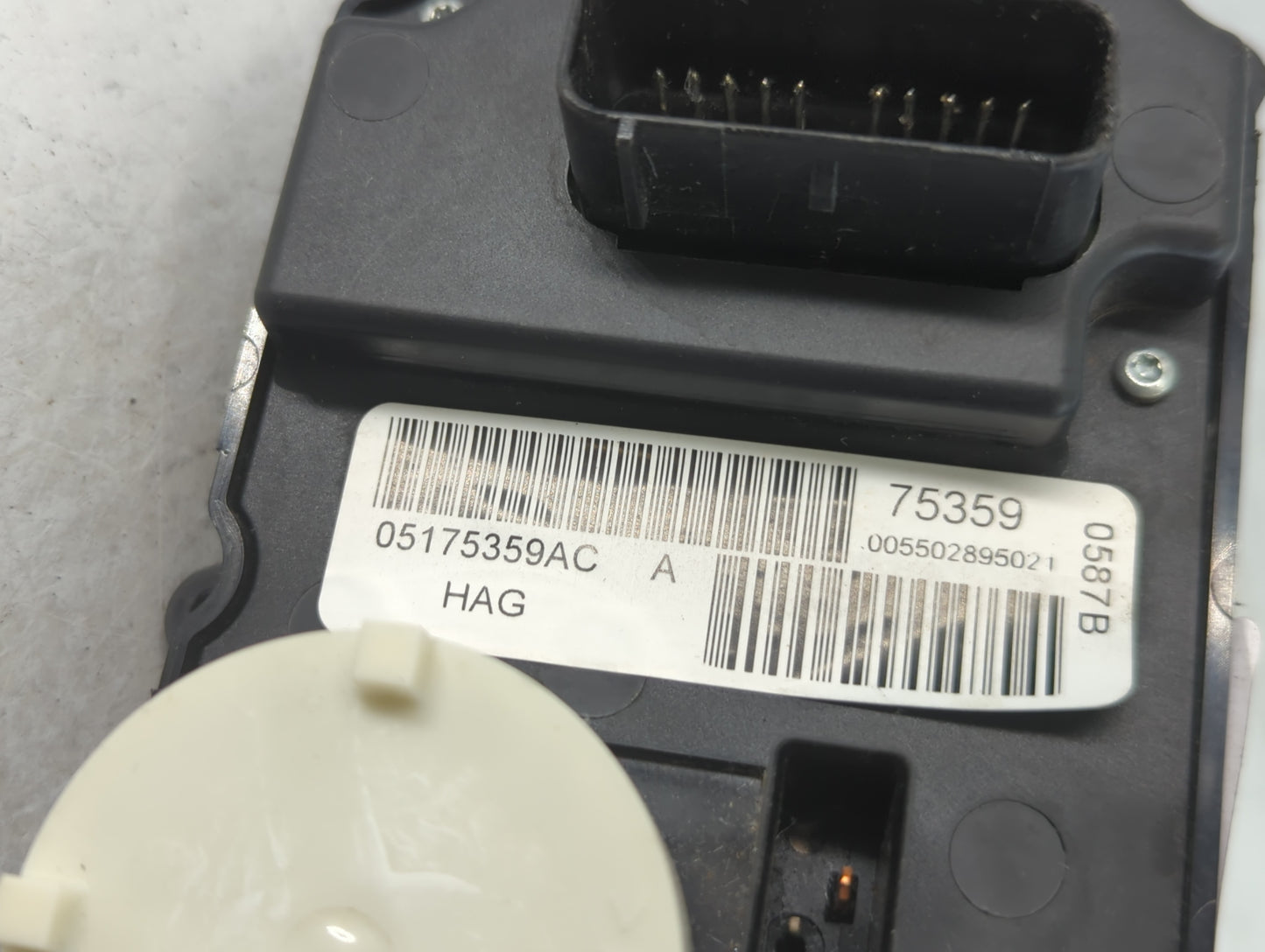 2007 Dodge Grand Caravan Climate Control Module Temperature AC/Heater Replacement P/N:05175359AC A Fits OEM Used Auto Parts 