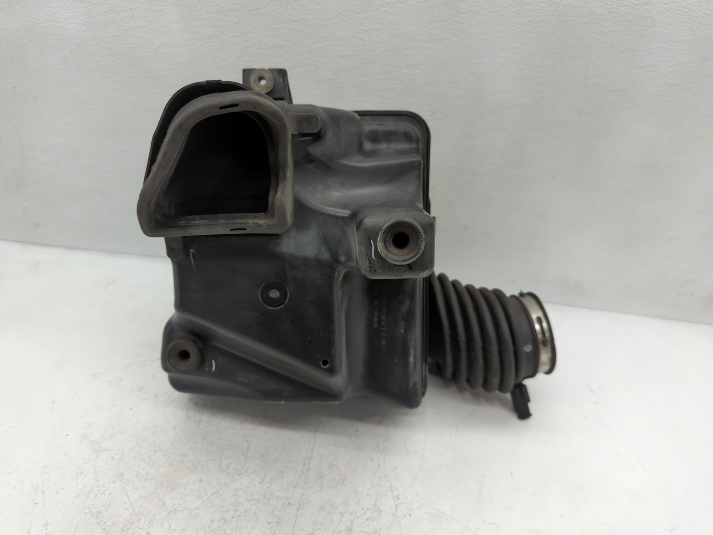Dodge Grand Caravan Air Cleaner Intake-duct Hose Tube - Oemusedautoparts1.com